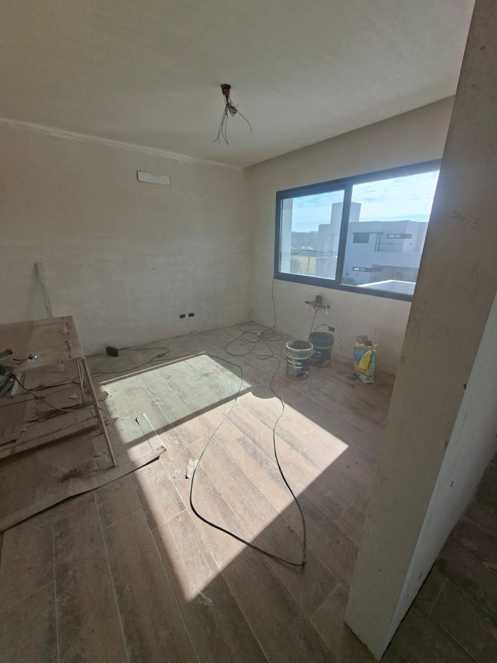 VIDA BARRIO PRIVADO VENTA CASA TRES DORMITORIOS Y ESCRITORIO A ESTRENAR ENTREGA AGOSTO 2026