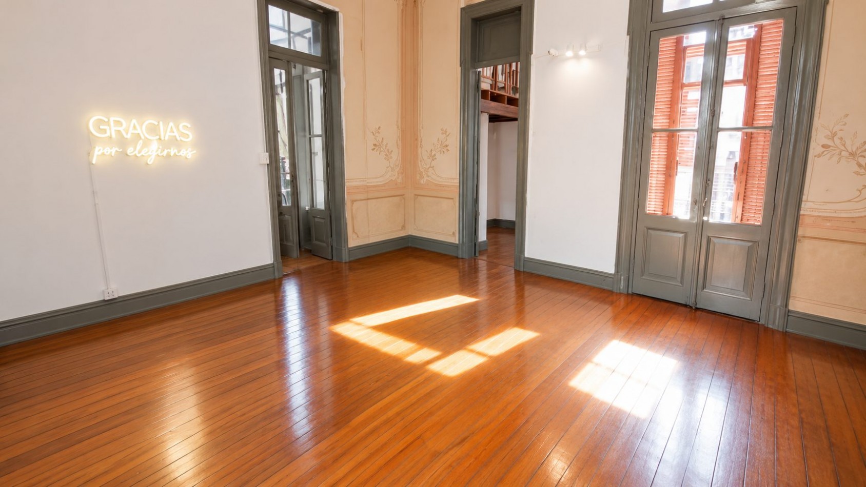 VENTA CASA 5  DORMITORIOS SARGENTO CABRAL  Y EL RIO IDEAL OFICINA COMERCIAL