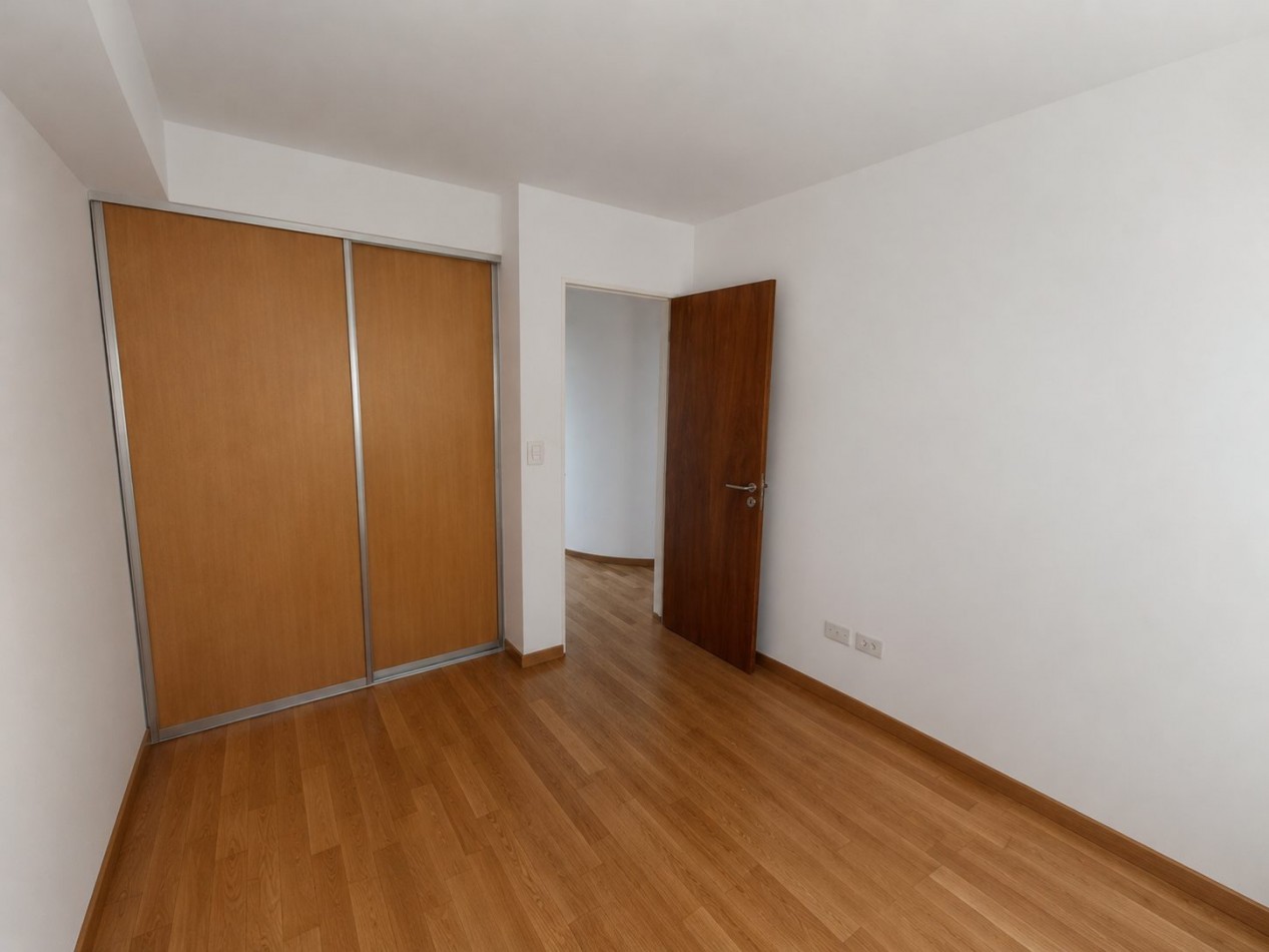 BARRIO MARTIN VENTA DEPARTAMENTO DOS DORMITORIOS/COCHERA  ALEM Y SAN JUAN IMPECABE