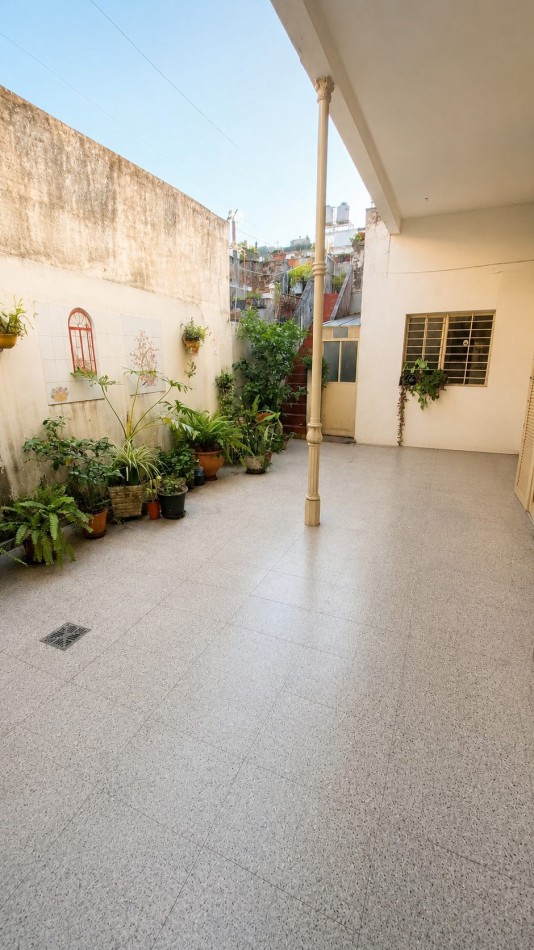 ABASTO/ SEXTA VENTA CASA DOS/TRES DORMITORIOS 1 DE MAYO Y 27 DE FEBRERO