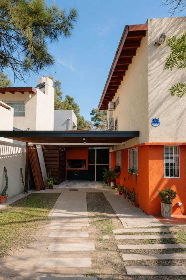 FISHERTON TIERRA NUEVA VENTA CASA DOS DORMITORIOS CON COCHERA IMPECABLE!!!I