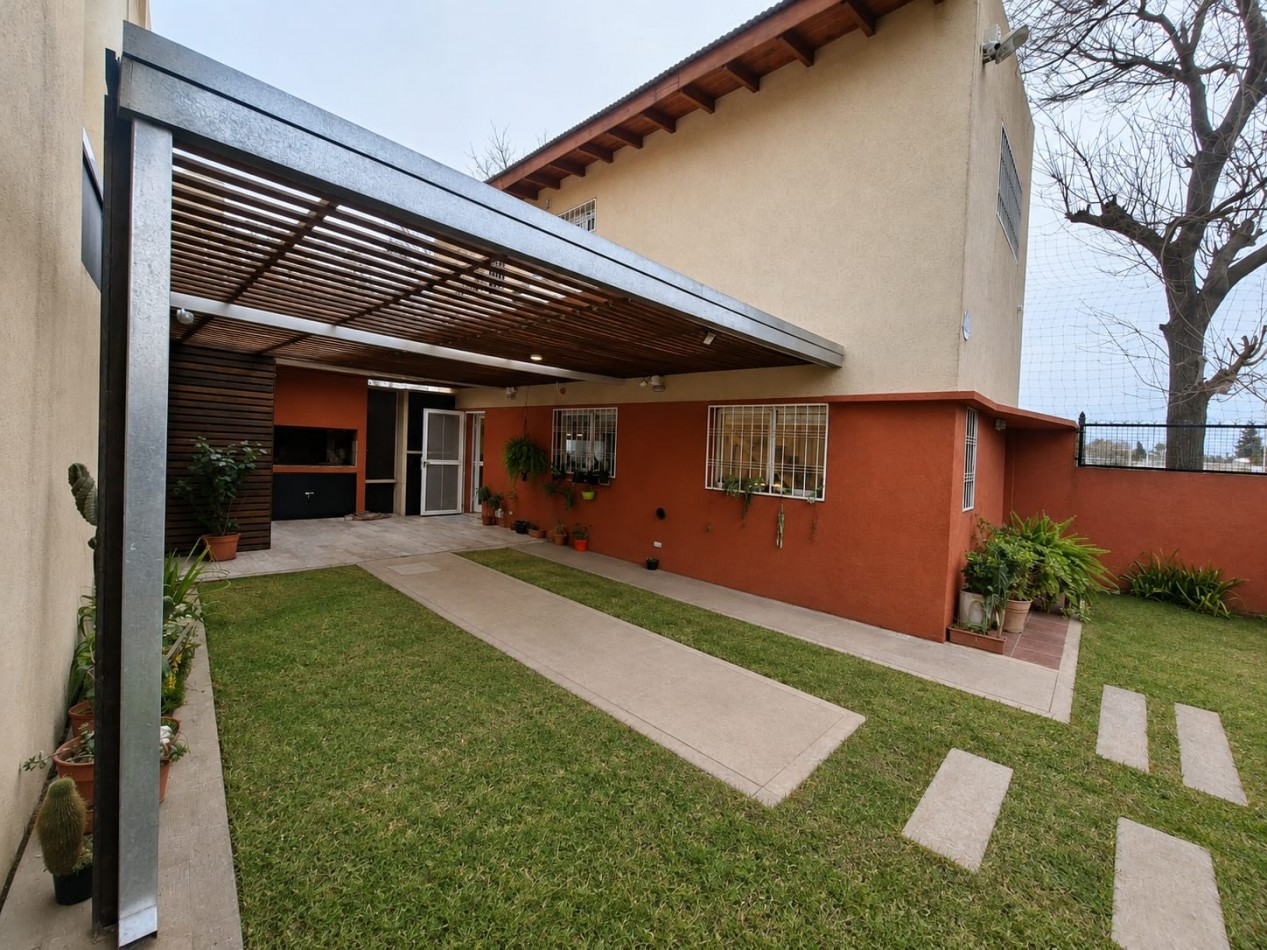 FISHERTON TIERRA NUEVA VENTA CASA DOS DORMITORIOS CON COCHERA IMPECABLE!!!I