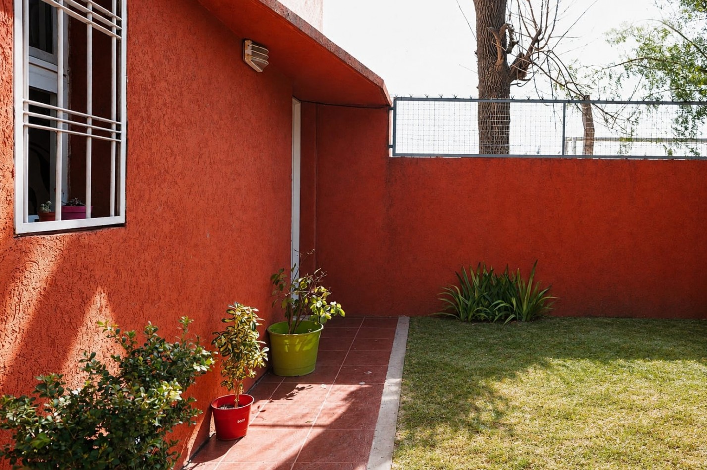 FISHERTON TIERRA NUEVA VENTA CASA DOS DORMITORIOS CON COCHERA IMPECABLE!!!I