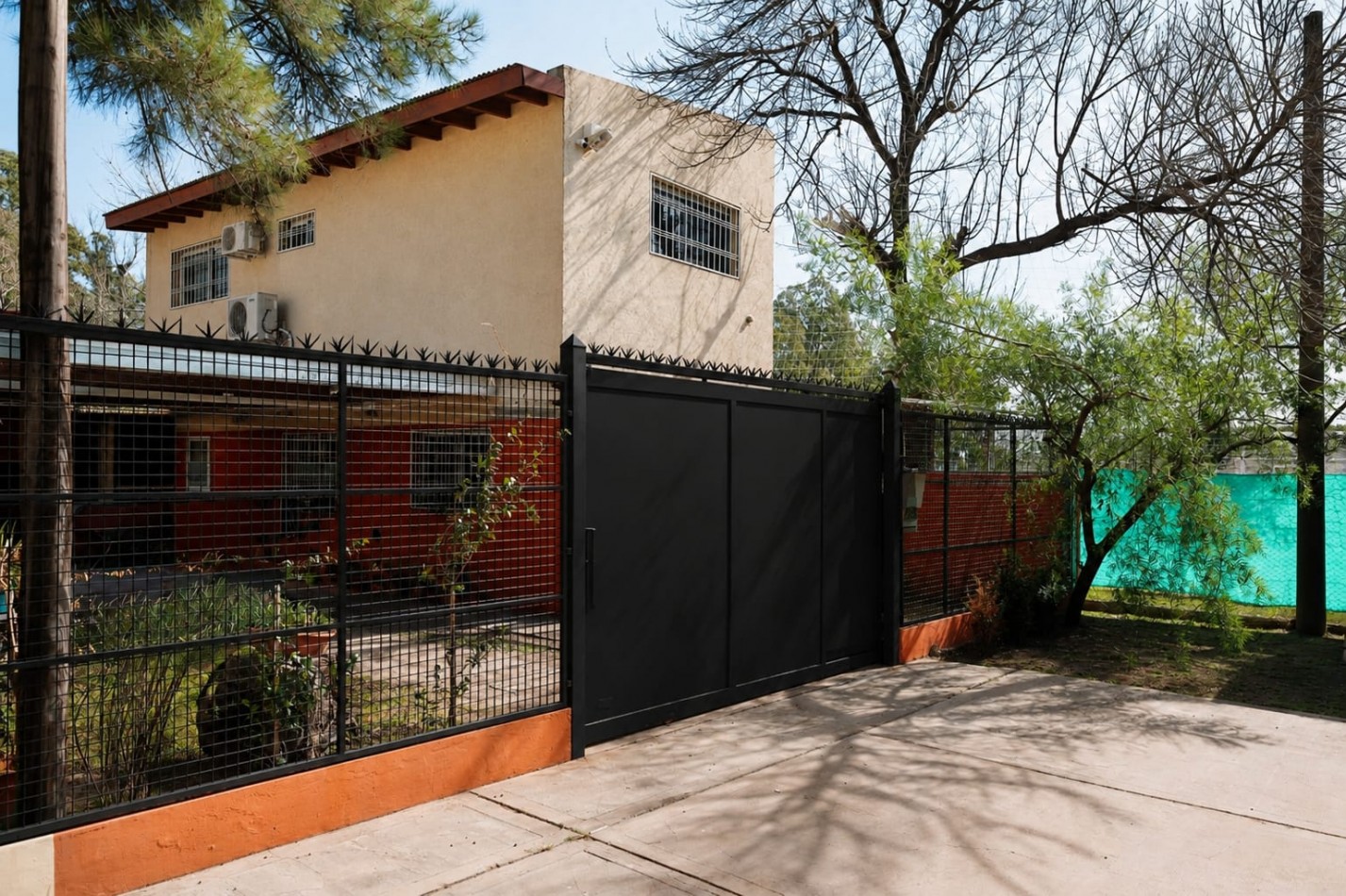 FISHERTON TIERRA NUEVA VENTA CASA DOS DORMITORIOS CON COCHERA IMPECABLE!!!I