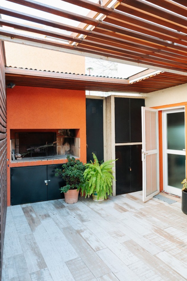 FISHERTON TIERRA NUEVA VENTA CASA DOS DORMITORIOS CON COCHERA IMPECABLE!!!I