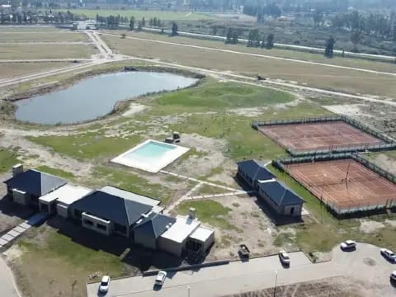 LA FINCA COUNTRY CLUB VENTA TERRENO 415 LUZ GAS Y AGRIMENSURA PAGOS