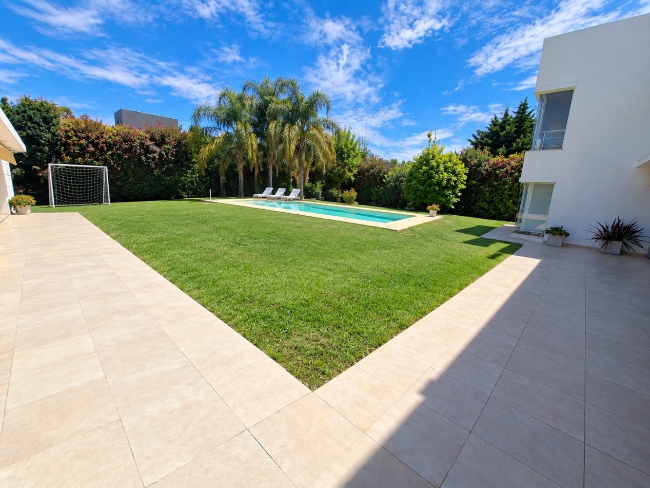 LOS ALAMOS CLUB DE CAMPO VENTA CASA 5 DORMITORIOS