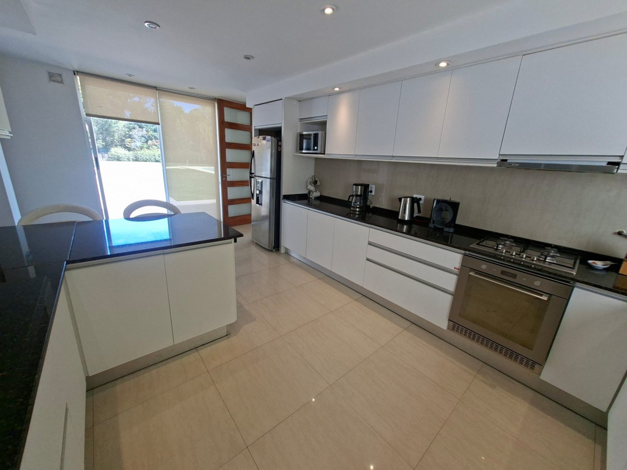 LOS ALAMOS CLUB DE CAMPO VENTA CASA 5 DORMITORIOS