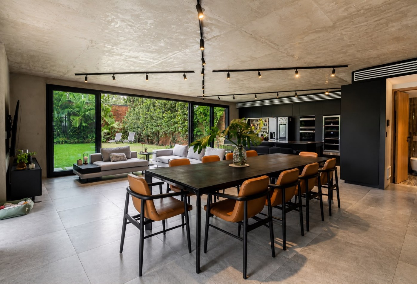 LOMAS DE ZAMORA VENTA CASA 4 DORMITORIOS LUJO Y ARQUITECTURA DE VANGUARDIA