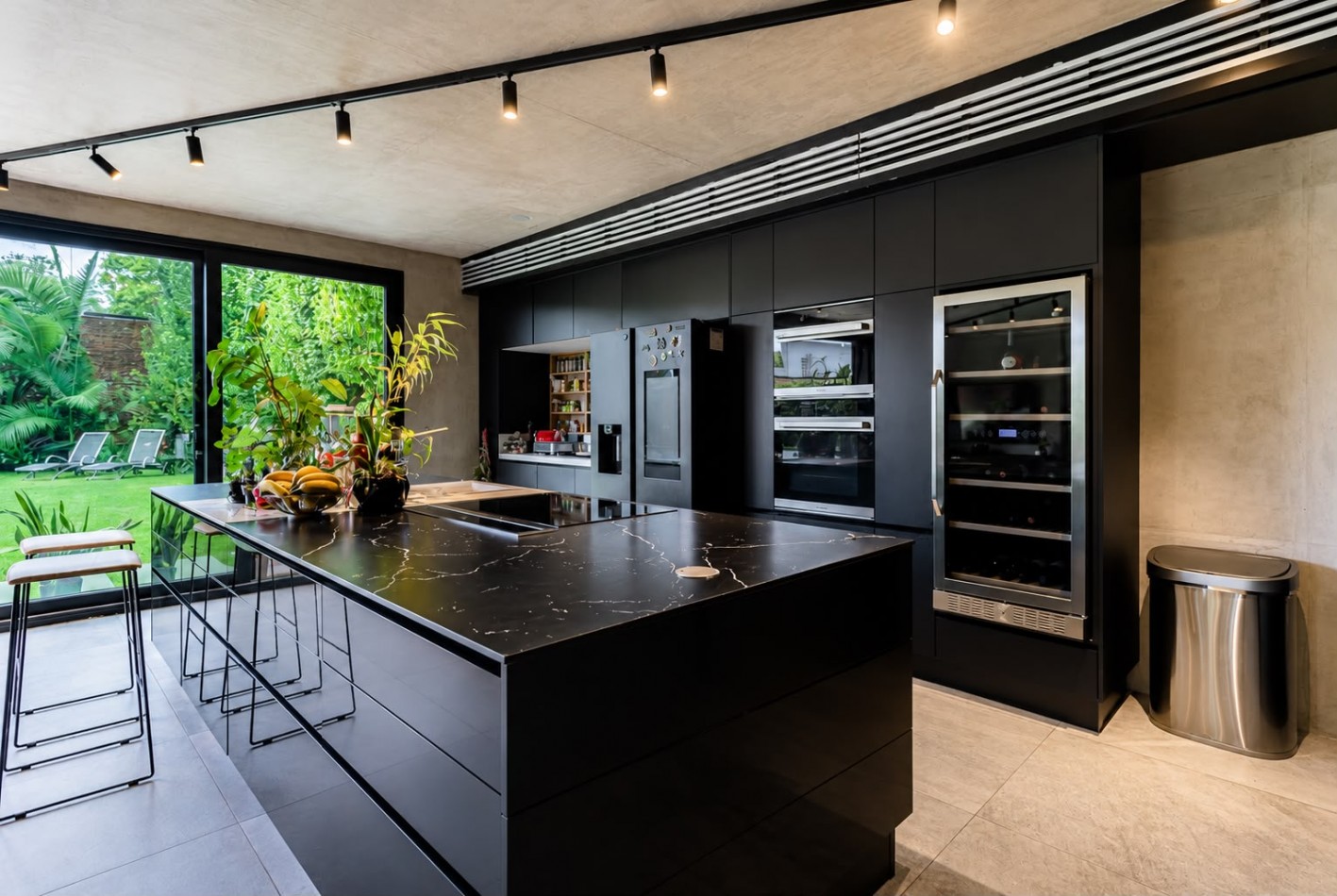 LOMAS DE ZAMORA VENTA CASA 4 DORMITORIOS LUJO Y ARQUITECTURA DE VANGUARDIA