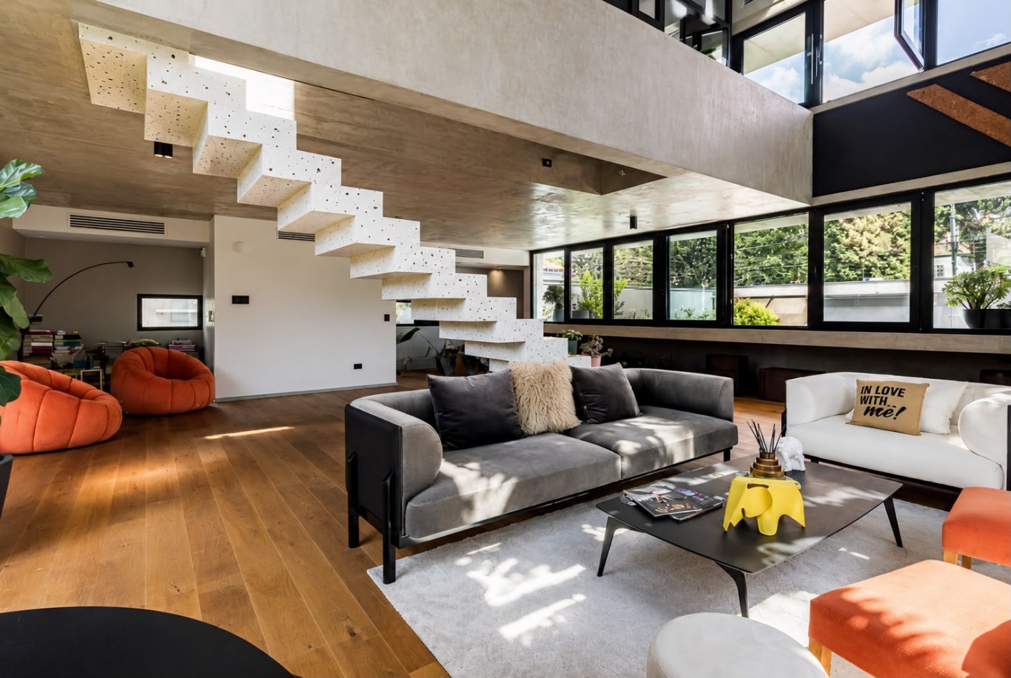 LOMAS DE ZAMORA VENTA CASA 4 DORMITORIOS LUJO Y ARQUITECTURA DE VANGUARDIA
