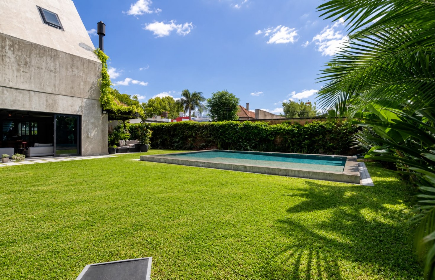 LOMAS DE ZAMORA VENTA CASA 4 DORMITORIOS LUJO Y ARQUITECTURA DE VANGUARDIA