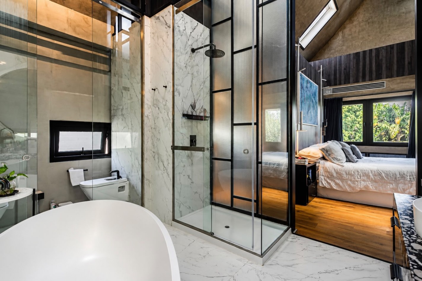 LOMAS DE ZAMORA VENTA CASA 4 DORMITORIOS LUJO Y ARQUITECTURA DE VANGUARDIA