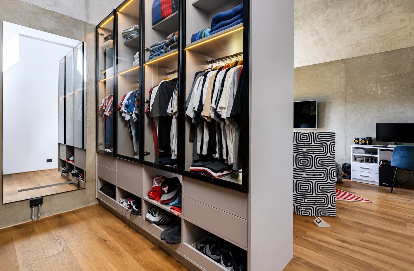 LOMAS DE ZAMORA VENTA CASA 4 DORMITORIOS LUJO Y ARQUITECTURA DE VANGUARDIA