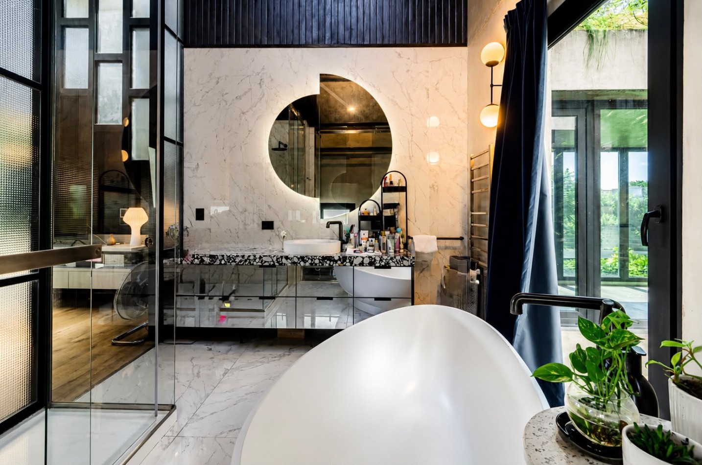LOMAS DE ZAMORA VENTA CASA 4 DORMITORIOS LUJO Y ARQUITECTURA DE VANGUARDIA