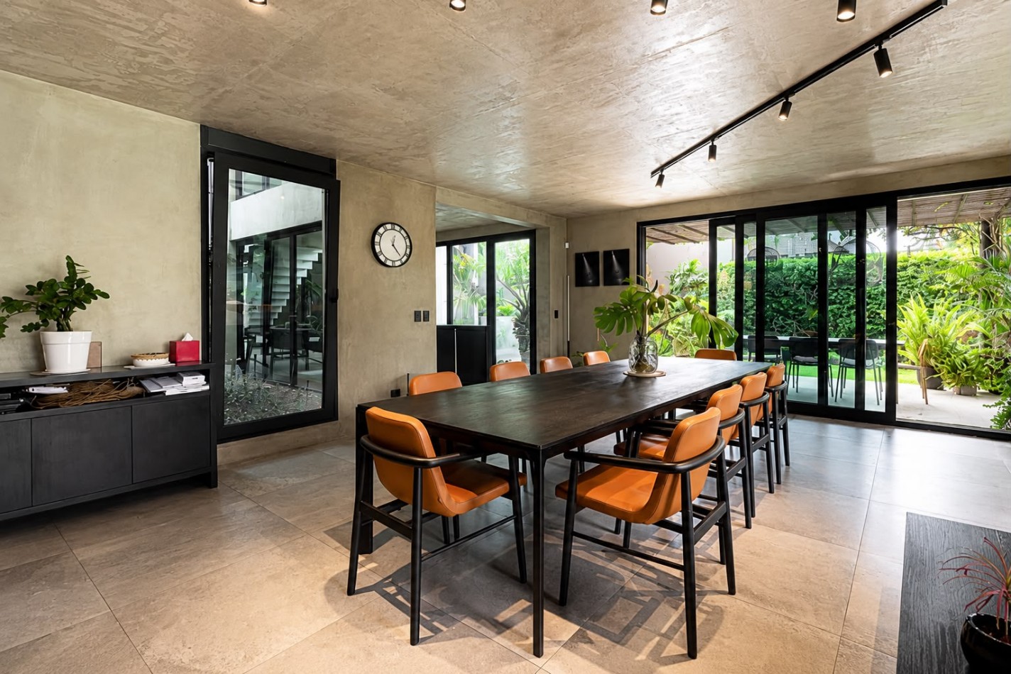 LOMAS DE ZAMORA VENTA CASA 4 DORMITORIOS LUJO Y ARQUITECTURA DE VANGUARDIA