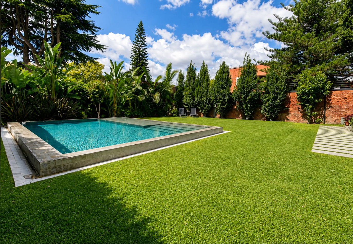 LOMAS DE ZAMORA VENTA CASA 4 DORMITORIOS LUJO Y ARQUITECTURA DE VANGUARDIA