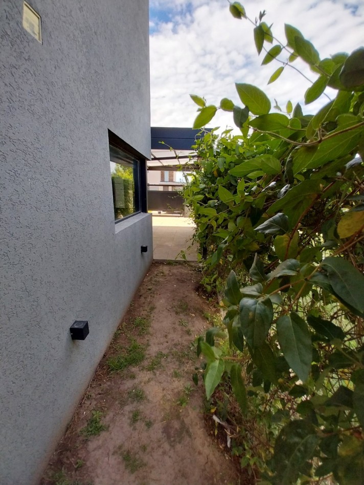 ALQUILER PERMANENTE CASA TRES DORMITORIOS CON PILETA DON MATEO ETAPA 1