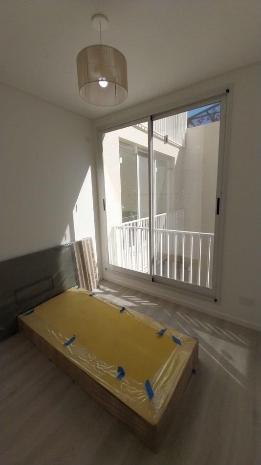 VENTA CASA TRES DORMITORIOS PASILLO BALCARCE Y 9 DE JULIO ESTRENAR