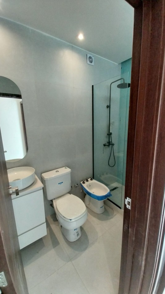 VENTA CASA TRES DORMITORIOS PASILLO BALCARCE Y 9 DE JULIO ESTRENAR