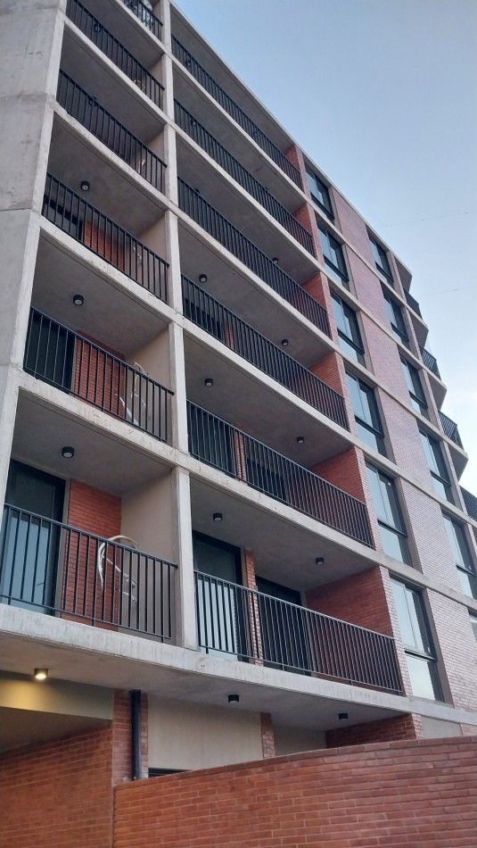 ALBERDI...VENTA DEPARTAMENTO DOS DORMITORIOS PB ARTIGAS 200 CERQUITA PORTAL SHOPPING