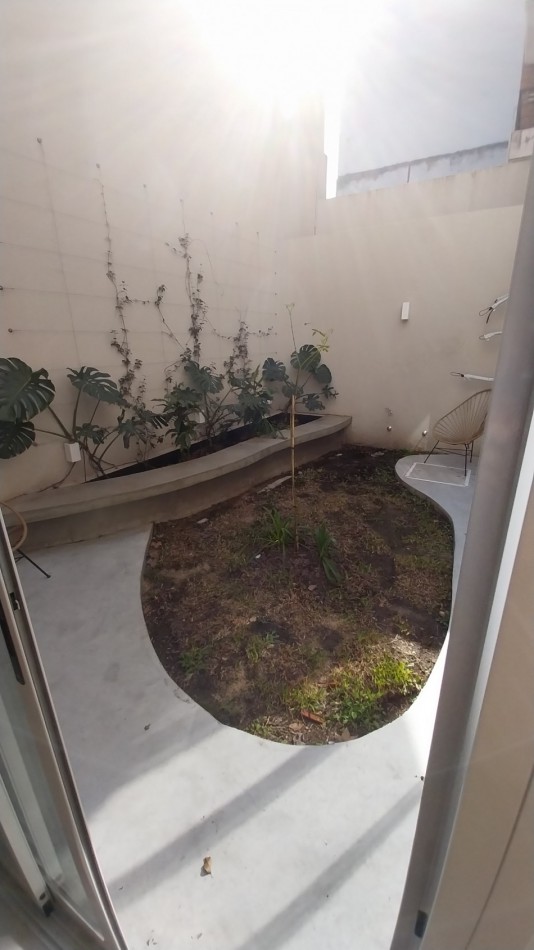  A METROS DE TRIBUNALES!!!! VENTA CASA TRES DORMITORIOS PASILLO BALCARCE Y ZEBALLOS ESTRENAR