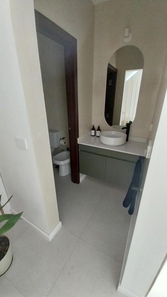  A METROS DE TRIBUNALES!!!! VENTA CASA TRES DORMITORIOS PASILLO BALCARCE Y ZEBALLOS ESTRENAR