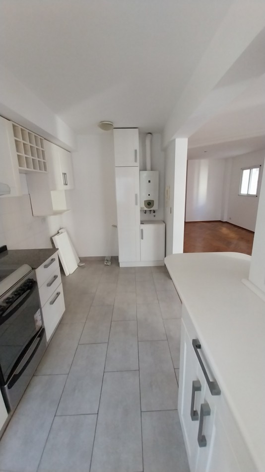 ZONA RIO! VENTA DEPARTAMENTO DOS DORMITORIOS CON COCHERA GUEMES Y MORENO