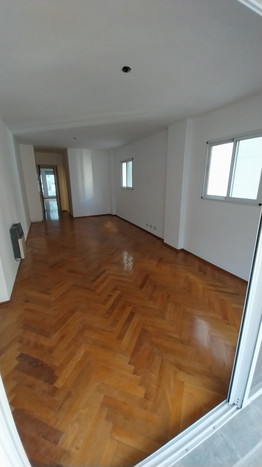 ZONA RIO! VENTA DEPARTAMENTO DOS DORMITORIOS CON COCHERA GUEMES Y MORENO