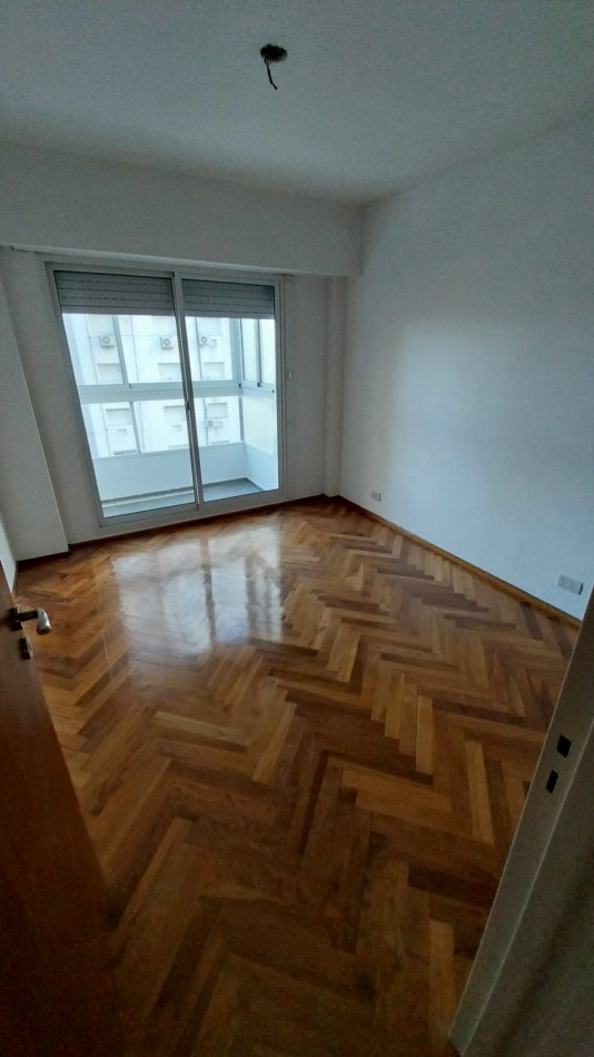 ZONA RIO! VENTA DEPARTAMENTO DOS DORMITORIOS CON COCHERA GUEMES Y MORENO