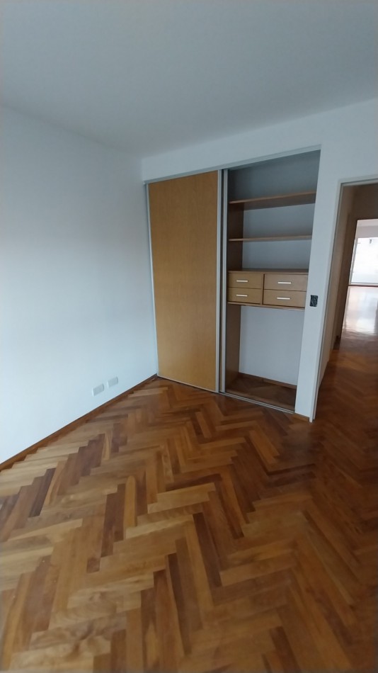 ZONA RIO! VENTA DEPARTAMENTO DOS DORMITORIOS CON COCHERA GUEMES Y MORENO