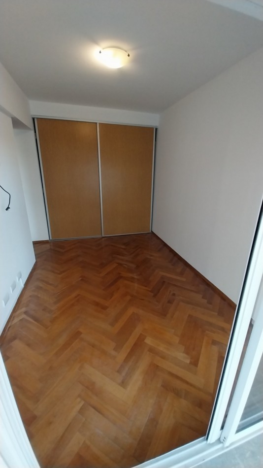 ZONA RIO! VENTA DEPARTAMENTO DOS DORMITORIOS CON COCHERA GUEMES Y MORENO
