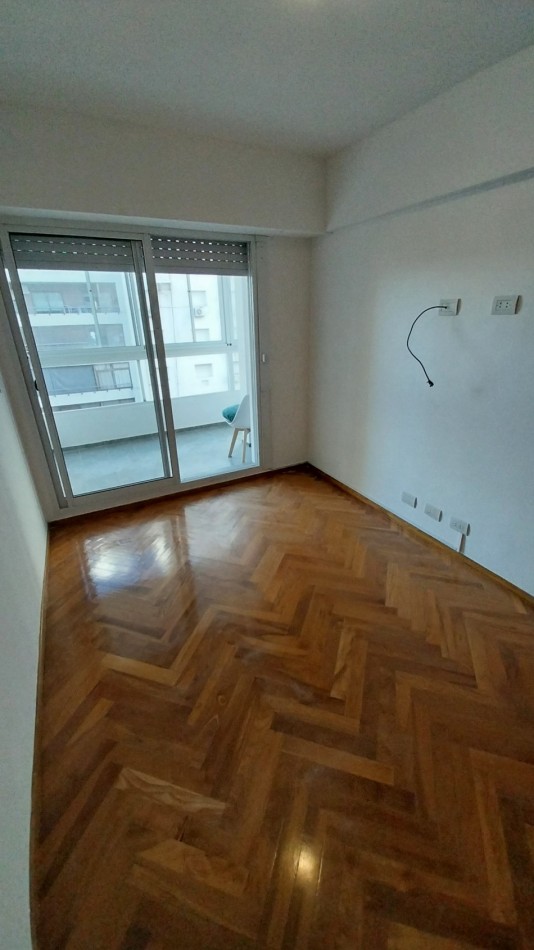 ZONA RIO! VENTA DEPARTAMENTO DOS DORMITORIOS CON COCHERA GUEMES Y MORENO
