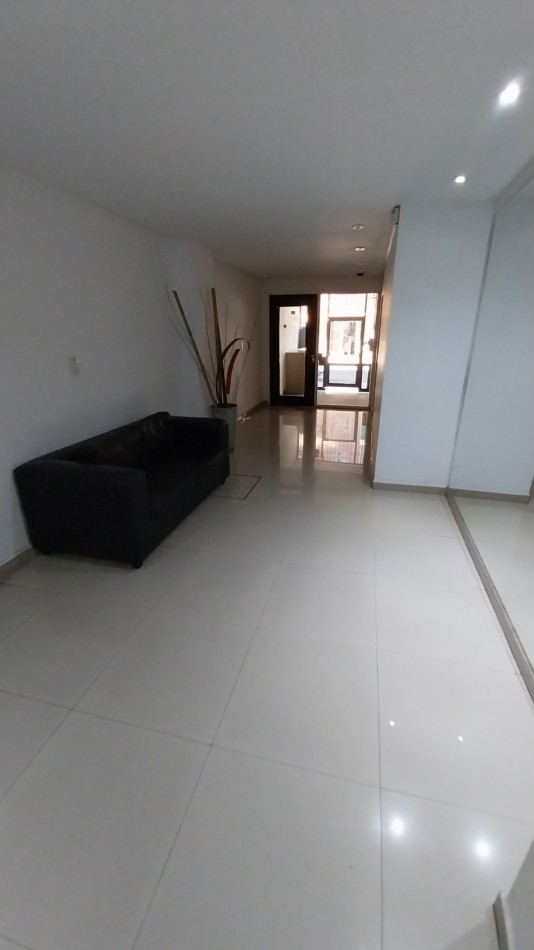 ZONA RIO! VENTA DEPARTAMENTO DOS DORMITORIOS CON COCHERA GUEMES Y MORENO