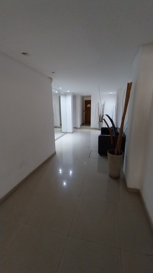 ZONA RIO! VENTA DEPARTAMENTO DOS DORMITORIOS CON COCHERA GUEMES Y MORENO