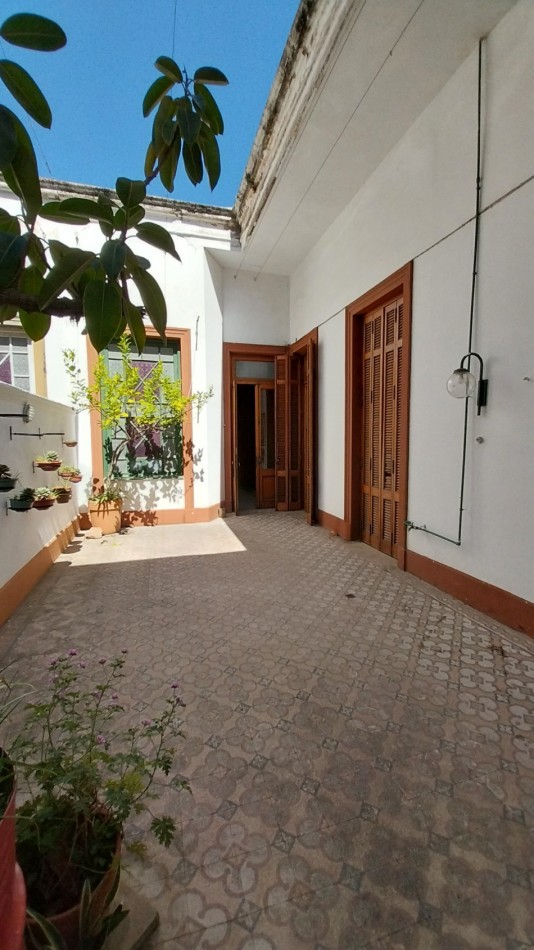 VENTA CASA 7 DORMITORIOS SARGENTO CABRAL  Y EL RIO IDEAL INSTITUCIONES, CONSULTORIOS, INSTITUTOS....