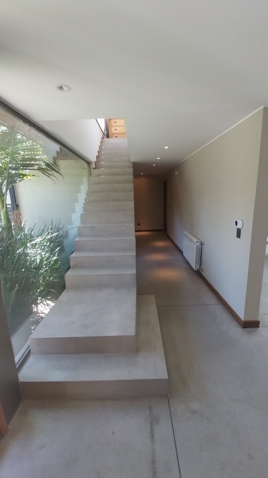 VENTA IMPORTANTE  CASA 4 DORMITORIOS EN ALDEA FISHERTON 