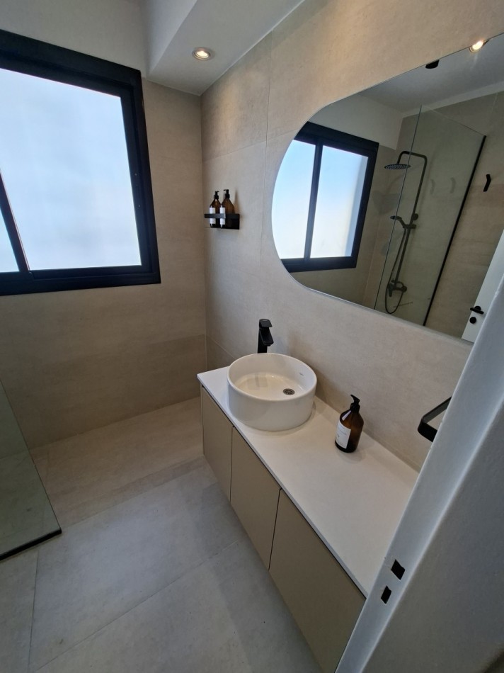 CENTRO VENTA DEPARTAMENTO TRES DORMITORIOS SAN JUAN Y ENTRE RIOS ESTRENAR! VENTILACION CRUZADA