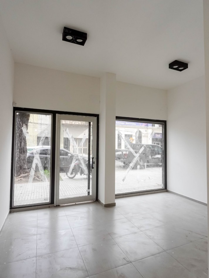 PICHINCHA /ECHESORTU VENTA LOCAL/ OFICINA/ CONSULTORIO Y 5 COCHERAS VERAMUJICA Y CORDOBA