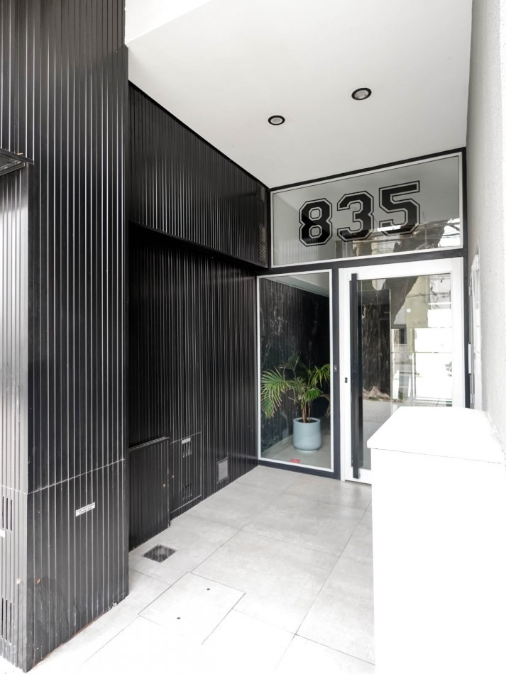PICHINCHA /ECHESORTU VENTA LOCAL/ OFICINA/ CONSULTORIO Y 5 COCHERAS VERAMUJICA Y CORDOBA