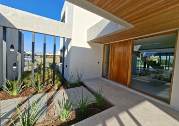 VIDA BARRIO PRIVADO VENTA CASA TRES DORMITORIOS Y ESCRITORIO A ESTRENAR ENTREGA AGOSTO 2026