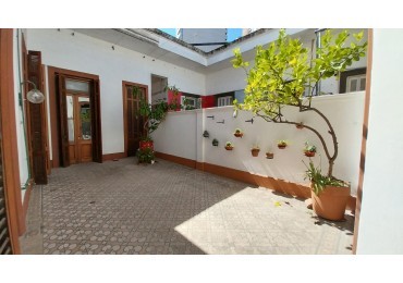 VENTA CASA DE PASILLO 7 DORMITORIOS SARGENTO CABRAL  Y EL RIO IDEAL INSTITUCIONES, CONSULTORIOS, INSTITUTOS....